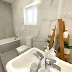 アパート Mia Black Luxury - Luxury Topfloor With Private Terrace In Qawra - Adults Only - 1 Masterbed 2 Bathroom セント・ポールズ・ベイ