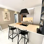 Mia Black Luxury - Luxury Topfloor With Private Terrace In Qawra - Adults Only - 1 Masterbed 2 Bathroom アパート セント・ポールズ・ベイ