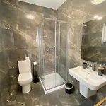 Mia Black Luxury - Luxury Topfloor With Private Terrace In Qawra - Adults Only - 1 Masterbed 2 Bathroom アパート セント・ポールズ・ベイ
