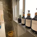 アパート Mia Black Luxury - Luxury Topfloor With Private Terrace In Qawra - Adults Only - 1 Masterbed 2 Bathroom セント・ポールズ・ベイ