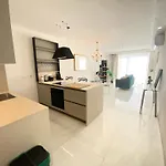 Mia Black Luxury - Luxury Topfloor With Private Terrace In Qawra - Adults Only - 1 Masterbed 2 Bathroom アパート