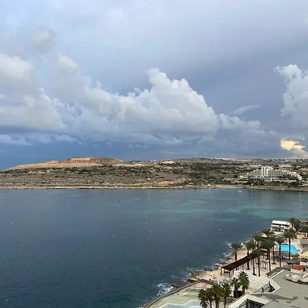 Appartamento Mia Black Luxury - Luxury Topfloor With Private Terrace In Qawra - Adults Only - 1 Masterbed 2 Bathroom *