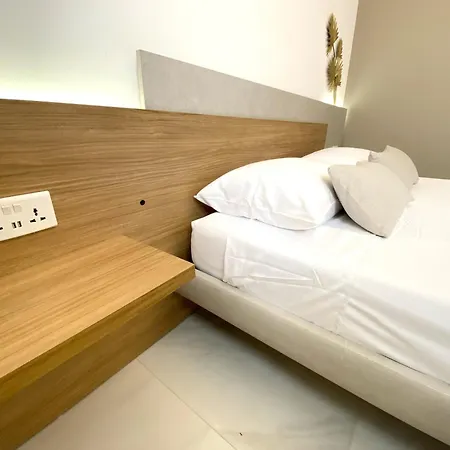 Mia Black Luxury - Luxury Topfloor With Private Terrace In Qawra - Adults Only - 1 Masterbed 2 Bathroom