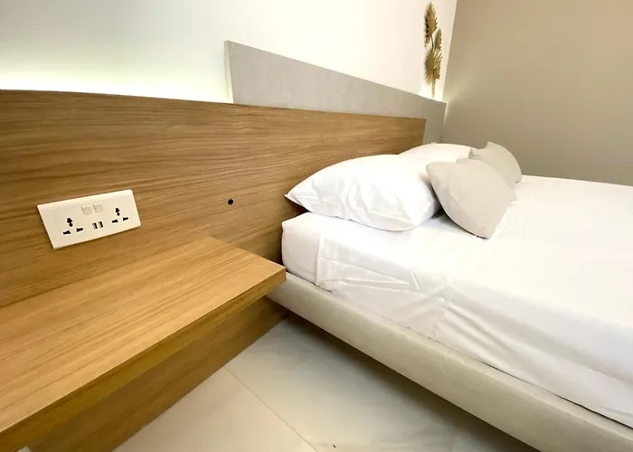 Mia Black Luxury - Luxury Topfloor With Private Terrace In Qawra - Adults Only - 1 Masterbed 2 Bathroom